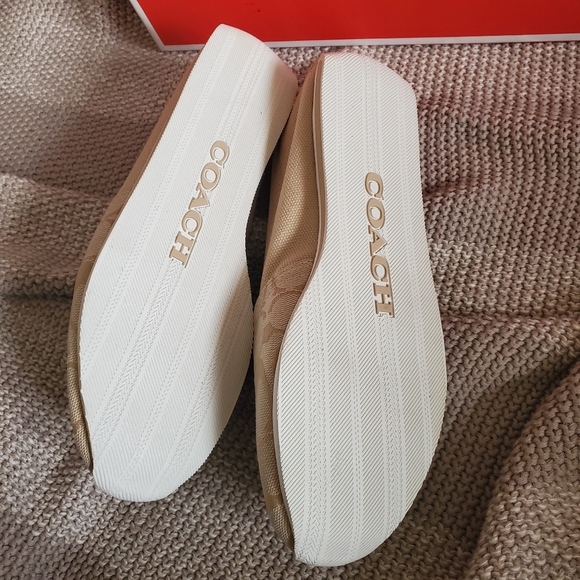Authentic Classic Coach Slip Ons Size 6 - Picture 4 of 6